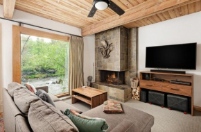 Chateau Roaring Fork Unit 21, Riverfront Condo, 4 Blocks f/ Aspen Mountain